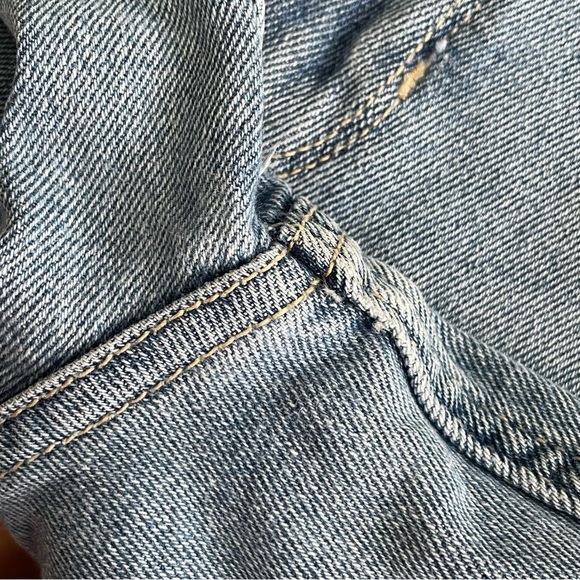 HOLLISTER Ultra High Rise Mom Jean Vintage Stretch floral Daisy Embroidery, 30” - Picture 12 of 17